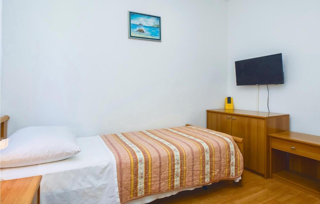 Cozy Apartment In Lokva Rogoznica With Wifi Exteriör bild