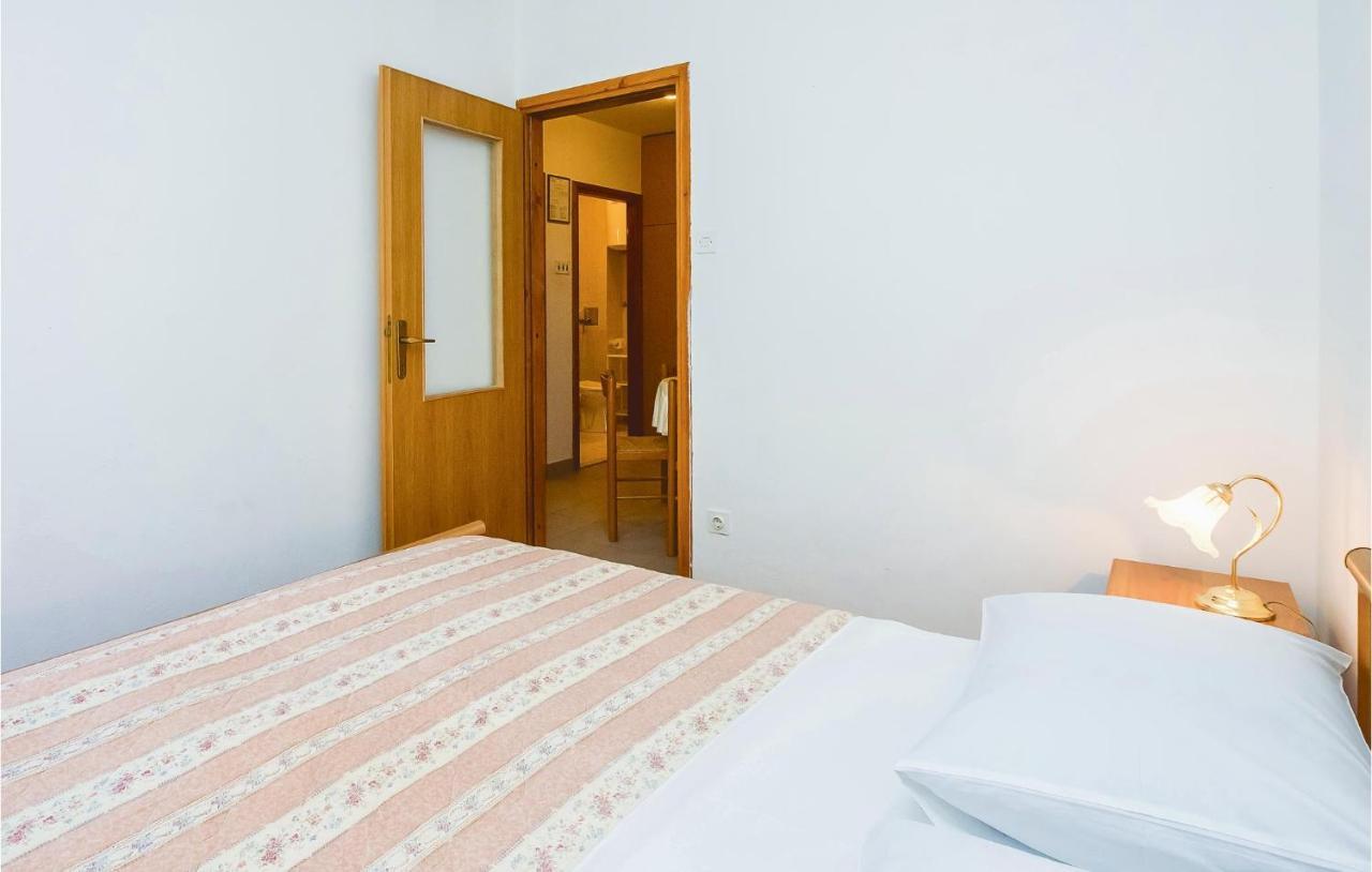 Cozy Apartment In Lokva Rogoznica With Wifi Exteriör bild