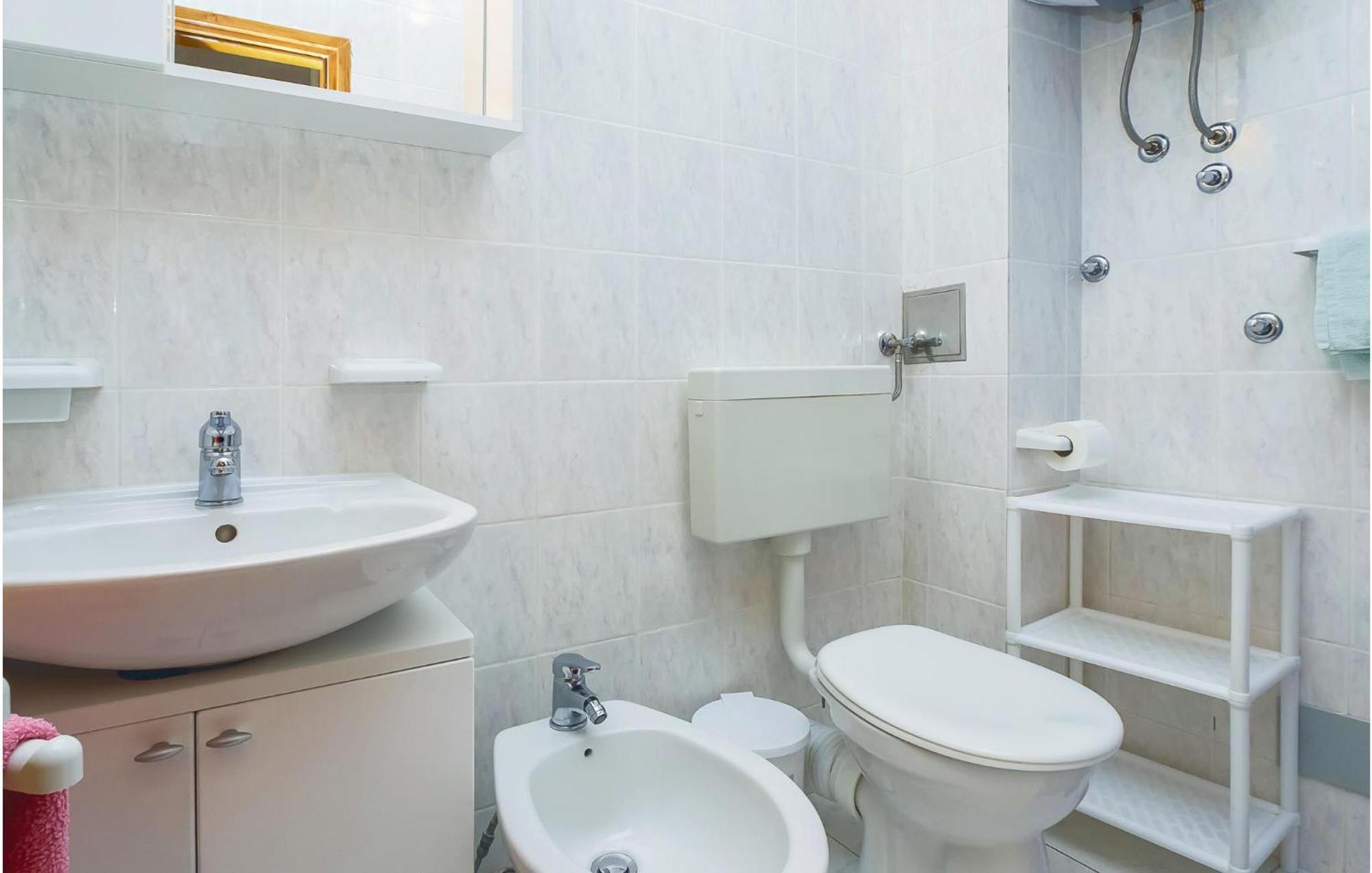 Cozy Apartment In Lokva Rogoznica With Wifi Exteriör bild