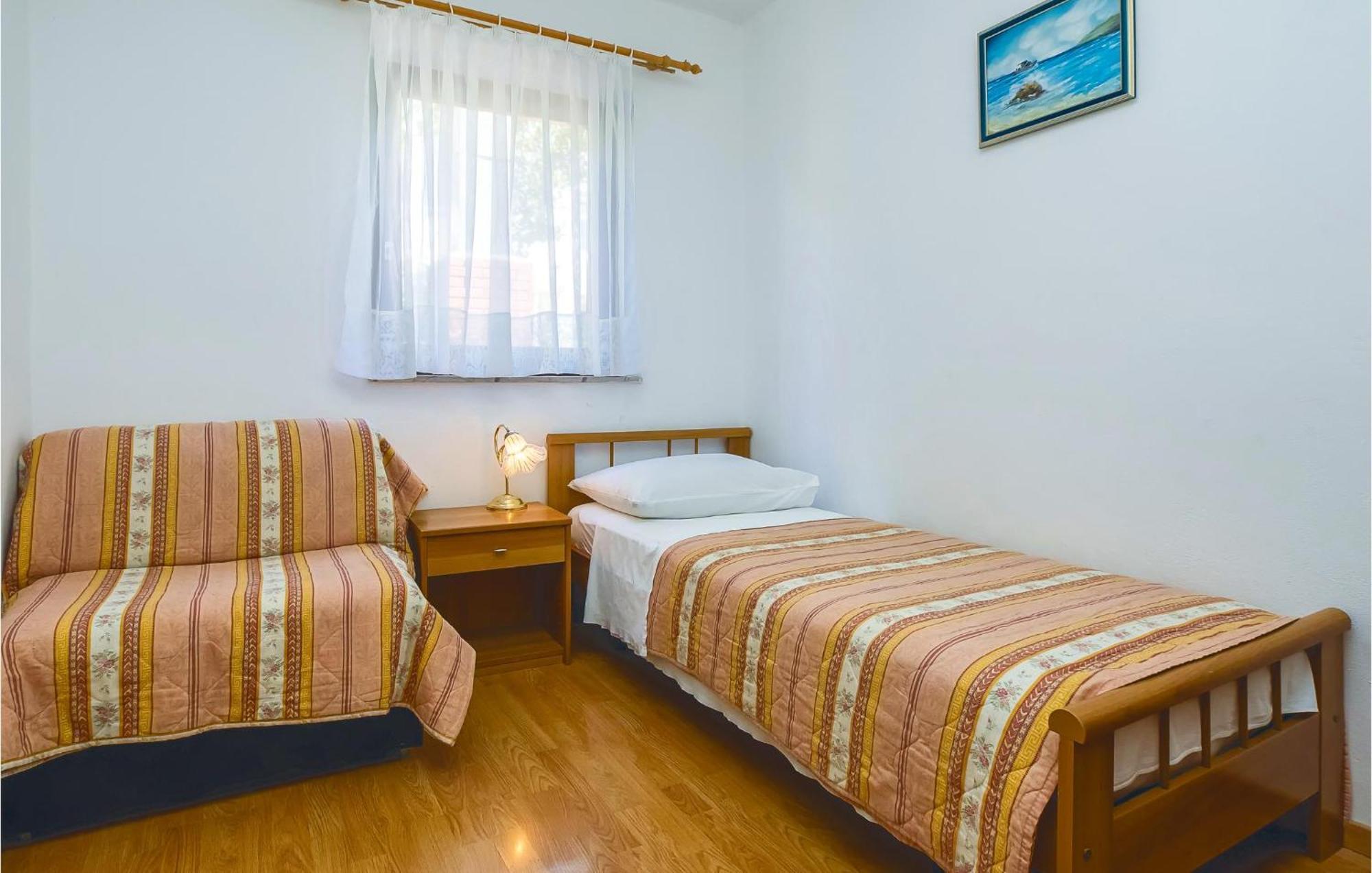 Cozy Apartment In Lokva Rogoznica With Wifi Exteriör bild